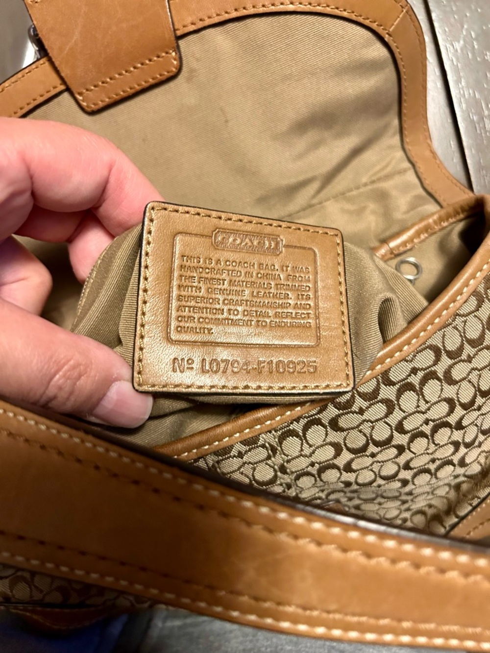 Vintage Coach F10925 Signature Canvas Shoulder Bag - Picture 4 of 13